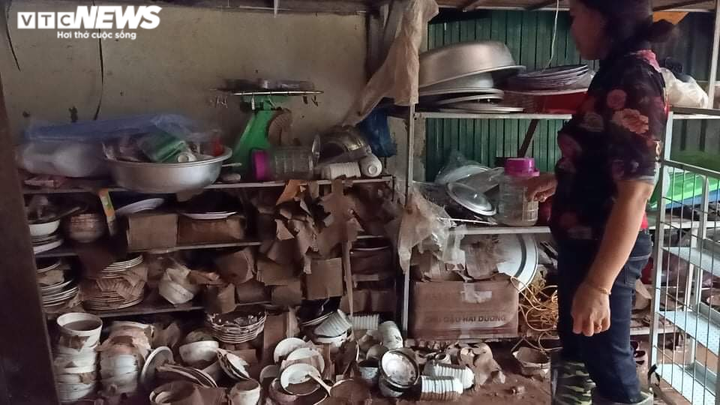 Ảnh: Tiểu thương vùng hạ du hồ Kẻ Gỗ khóc ròng sau lũ dữ - 3