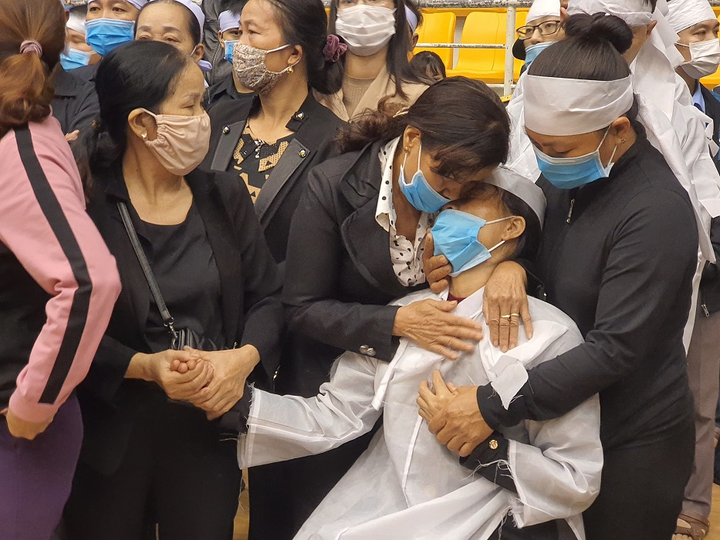 Trực tiếp: Lễ viếng, truy điệu 22 liệt sĩ Đoàn 337 hy sinh khi đang làm nhiệm vụ - 5