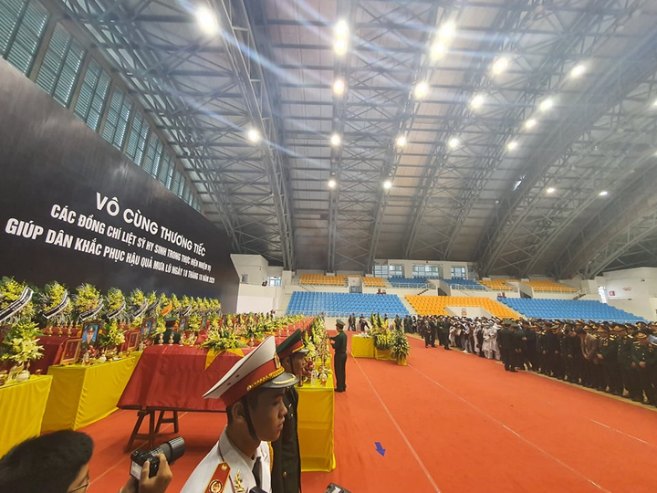 Trực tiếp: Lễ viếng, truy điệu 22 liệt sĩ Đoàn 337 hy sinh khi đang làm nhiệm vụ - 4