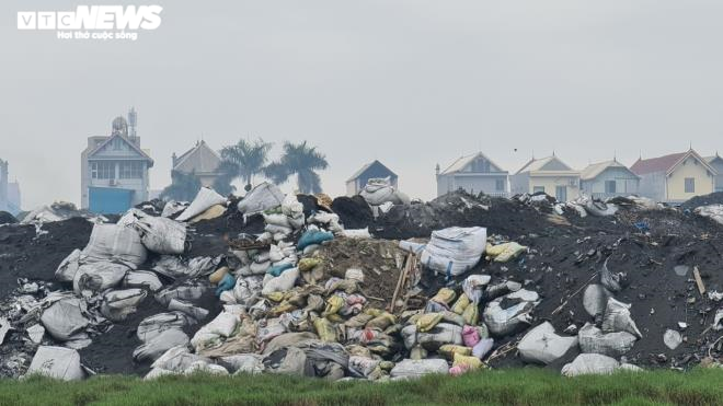 Kinh hãi 300 ống khói xả thẳng lên trời ở làng tái chế nhôm lớn nhất miền Bắc - 19