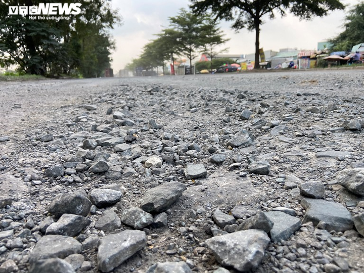 Ảnh: Đại lộ đẹp nhất nhì Sài Gòn xuống cấp nghiêm trọng, chi chít ổ gà, ổ voi - 3