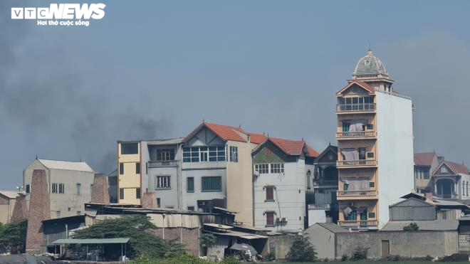 Kinh hãi 300 ống khói xả thẳng lên trời ở làng tái chế nhôm lớn nhất miền Bắc - 7