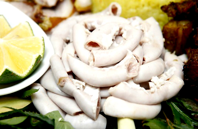 4 sai lầm khiến món lòng lợn luộc của bạn vừa xấu vừa dai - 1