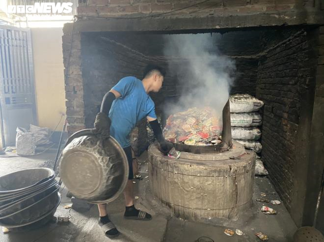 Kinh hãi 300 ống khói xả thẳng lên trời ở làng tái chế nhôm lớn nhất miền Bắc - 3