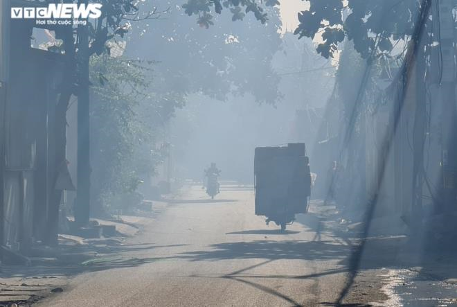 Kinh hãi 300 ống khói xả thẳng lên trời ở làng tái chế nhôm lớn nhất miền Bắc - 5