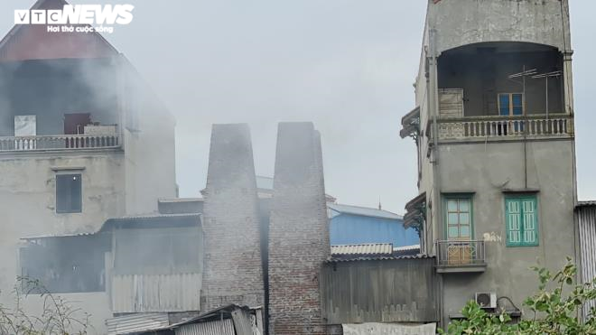 Kinh hãi 300 ống khói xả thẳng lên trời ở làng tái chế nhôm lớn nhất miền Bắc - 4