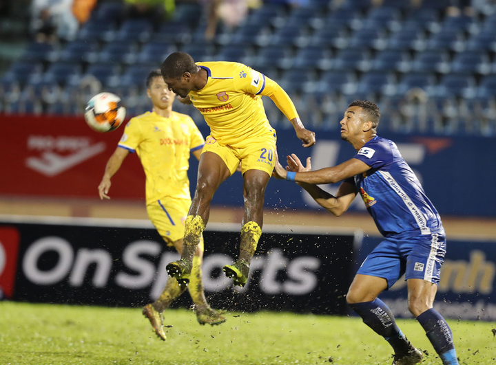 V-League 2020: CLB chơi không đẹp với cổ động viên - 2