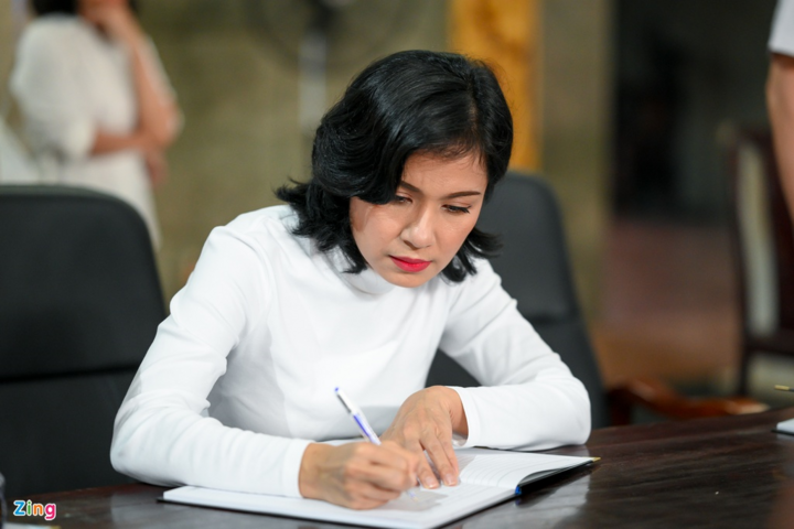 Giáng My, Việt Trinh khóc trong tang lễ NSND Lý Huỳnh - 6