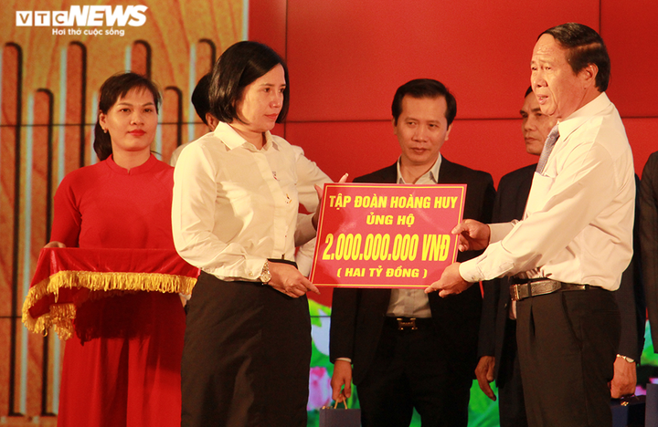 TP Hải Phòng ủng hộ 120 tỷ đồng và 200 tấn gạo giúp đồng bào miền Trung - 8