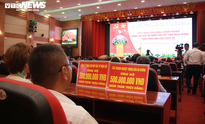 TP Hải Phòng ủng hộ 120 tỷ đồng và 200 tấn gạo giúp đồng bào miền Trung - 9