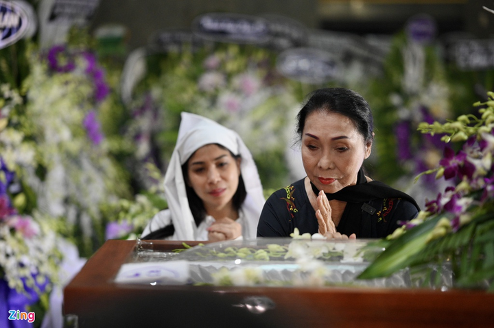 NSND Bạch Tuyết, Trường Giang và nhiều nghệ sĩ đến viếng NSND Lý Huỳnh - 6