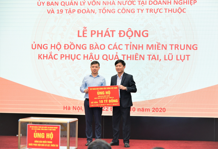 VNPT ủng hộ 10 tỷ đồng để hỗ trợ 5 tỉnh miền Trung khắc phục hậu quả bão lụt - 1
