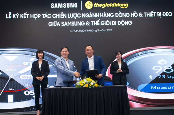 Thị trường 'smartwatch' chuyển động khi MWG ký kết với Samsung - 1