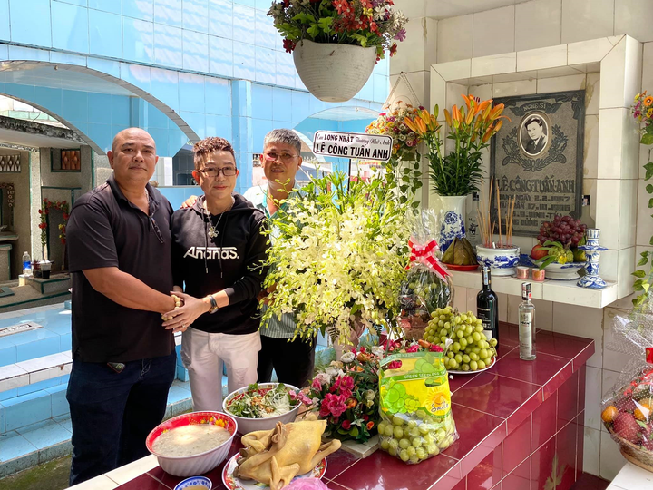 Diễn viên Lê Tuấn Anh, Trịnh Kim Chi tới thắp hương, tưởng nhớ Lê Công Tuấn Anh - 1