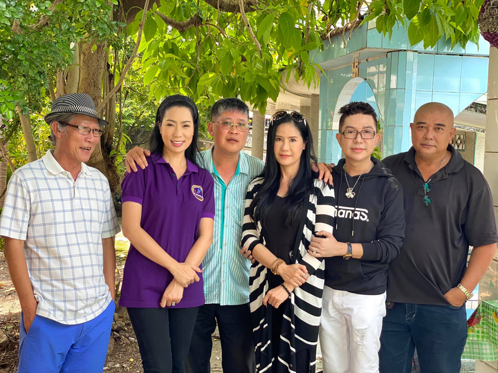 Diễn viên Lê Tuấn Anh, Trịnh Kim Chi tới thắp hương, tưởng nhớ Lê Công Tuấn Anh - 5