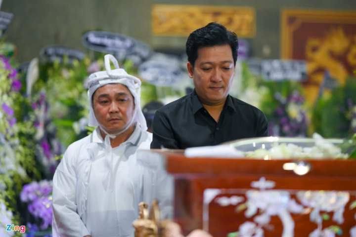 NSND Bạch Tuyết, Trường Giang và nhiều nghệ sĩ đến viếng NSND Lý Huỳnh - 1