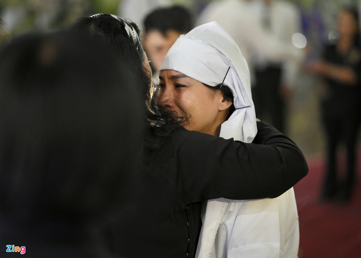 NSND Bạch Tuyết, Trường Giang và nhiều nghệ sĩ đến viếng NSND Lý Huỳnh - 4