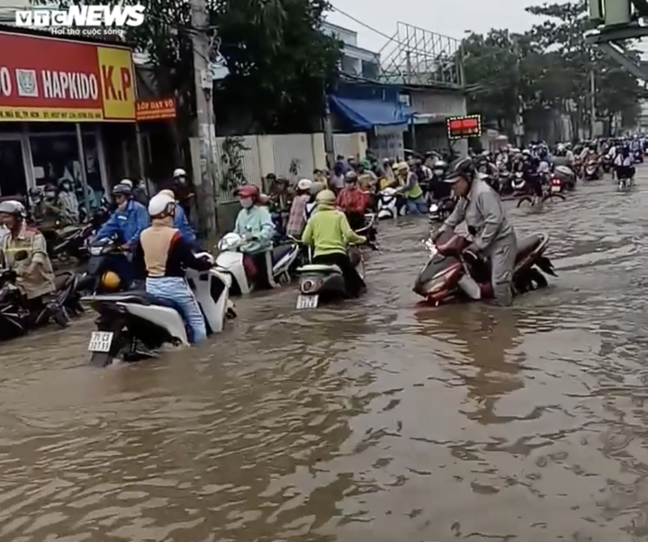 Thêm 35 tuyến đường ở TP.HCM cứ mưa là ngập - 1