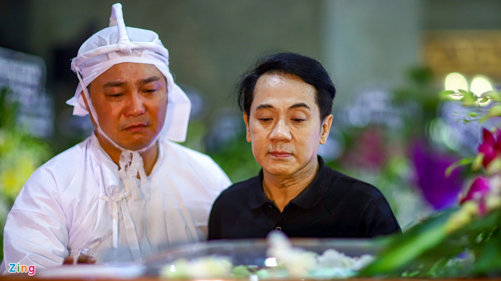 NSND Thành Lộc, MC Quyền Linh viếng NSND Lý Huỳnh - 4