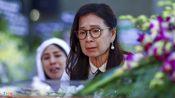 NSND Thành Lộc, MC Quyền Linh viếng NSND Lý Huỳnh - 5