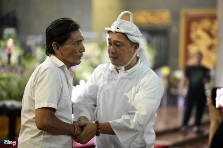 NSND Bạch Tuyết, Trường Giang và nhiều nghệ sĩ đến viếng NSND Lý Huỳnh - 2