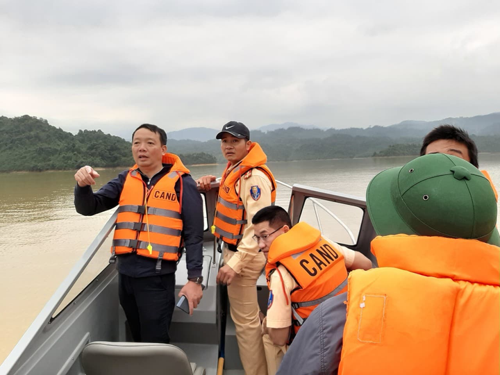 Tăng cường quân số, chó nghiệp vụ, khẩn trương tìm người mất tích ở Rào Trăng 3 - 2