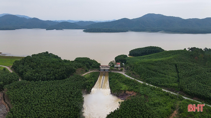 Phó Chủ tịch tỉnh Hà Tĩnh: Xả tràn hồ Kẻ Gỗ là hoàn toàn chủ động, đúng thực tế - 7