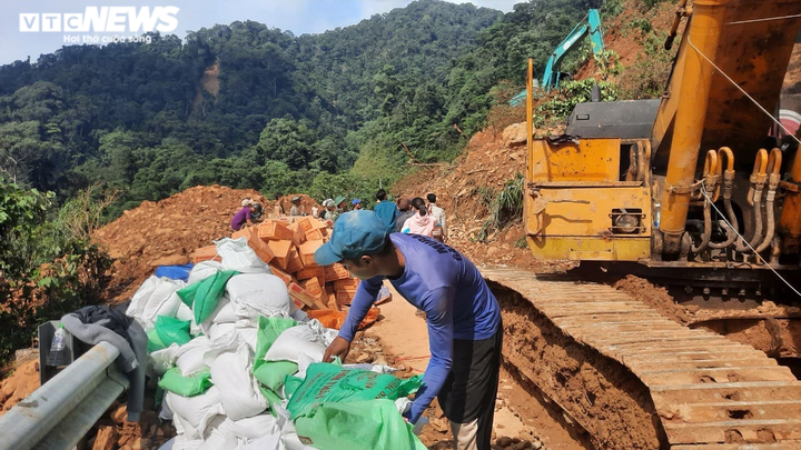 Xót xa hình ảnh hoang tàn, bị cô lập sau lũ lụt của 2 xã nghèo ở Quảng Trị - 3