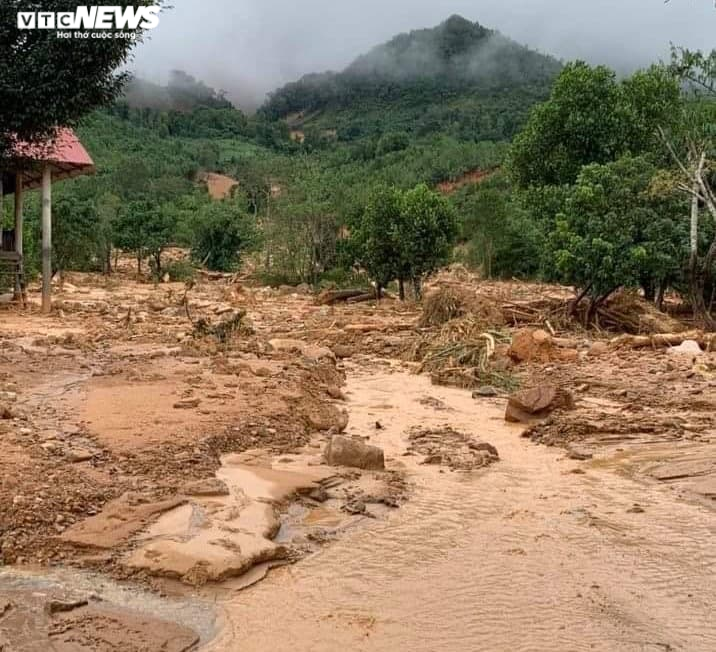 Xót xa hình ảnh hoang tàn, bị cô lập sau lũ lụt của 2 xã nghèo ở Quảng Trị - 9