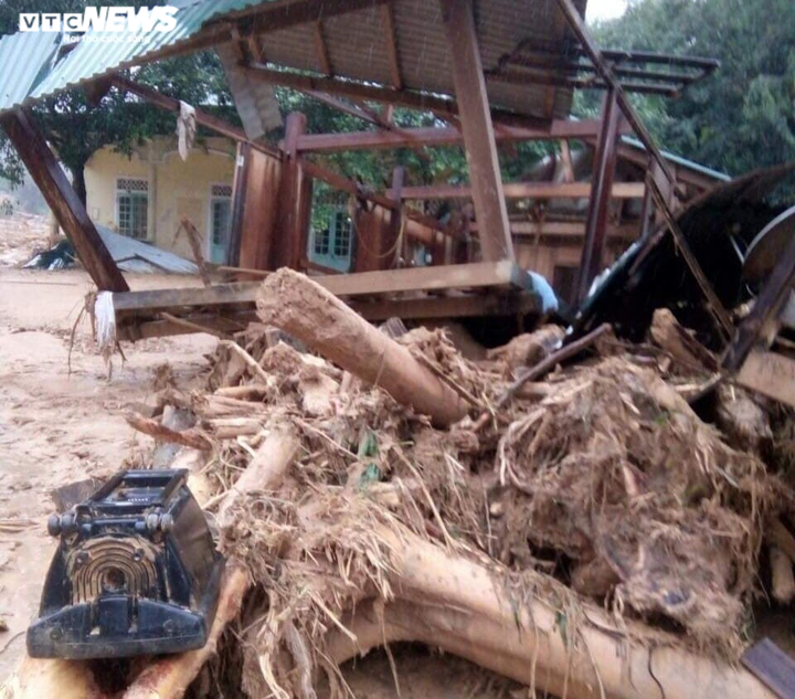 Xót xa hình ảnh hoang tàn, bị cô lập sau lũ lụt của 2 xã nghèo ở Quảng Trị - 10