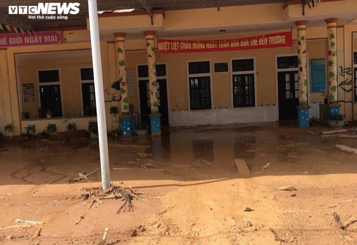 Xót xa hình ảnh hoang tàn, bị cô lập sau lũ lụt của 2 xã nghèo ở Quảng Trị - 12