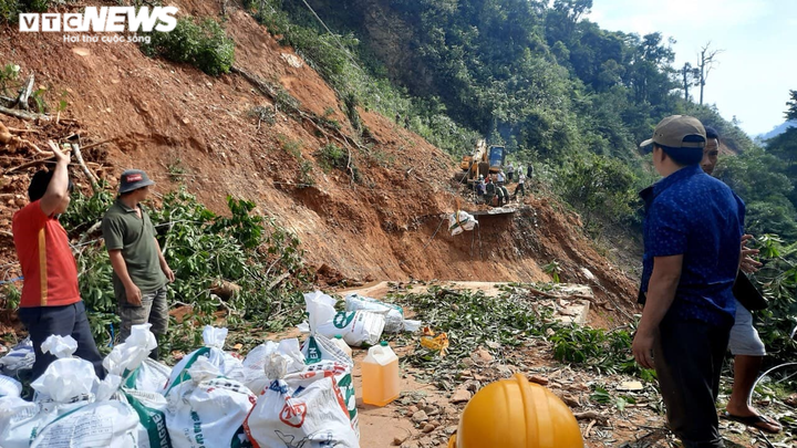 Xót xa hình ảnh hoang tàn, bị cô lập sau lũ lụt của 2 xã nghèo ở Quảng Trị - 1