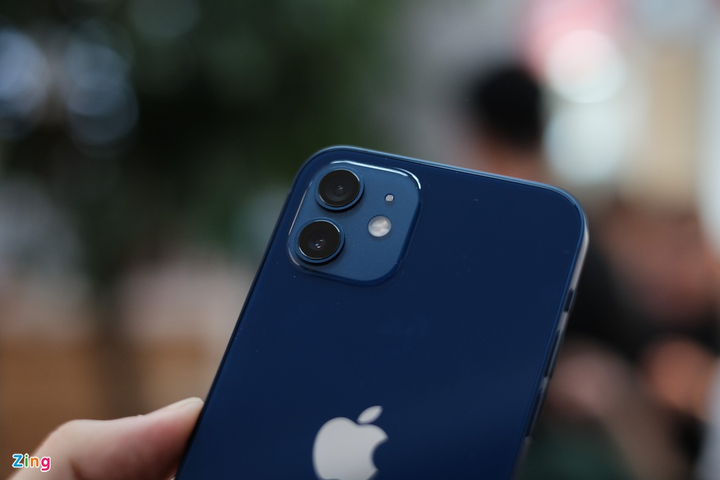 'Đập hộp' chiếc iPhone 12 đầu tiên về Việt Nam - 2