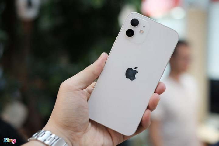 'Đập hộp' chiếc iPhone 12 đầu tiên về Việt Nam - 7