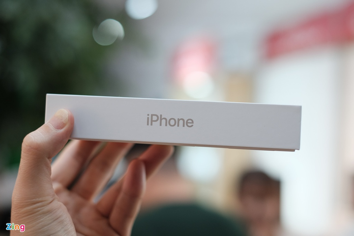 'Đập hộp' chiếc iPhone 12 đầu tiên về Việt Nam - 9