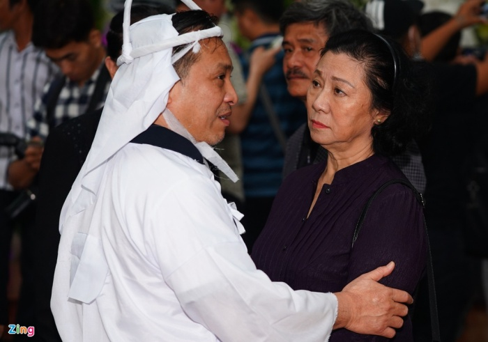 Nghệ sĩ Việt đưa tiễn NSND Lý Huỳnh về nơi an nghỉ - 8