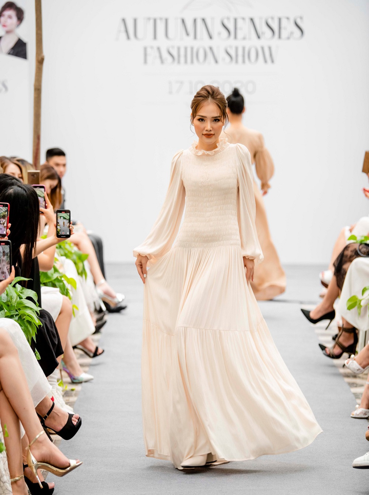 Nhã Phương: Ấn tượng với vai trò người mẫu trên sàn diễn - 1