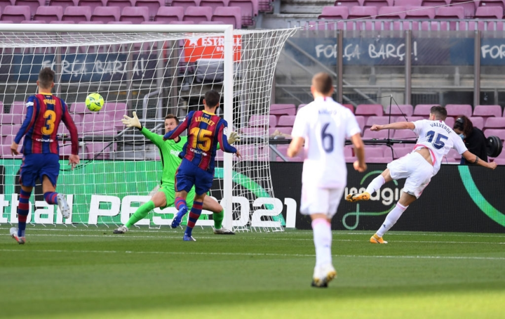 Trực tiếp Siêu kinh điển Barca vs Real vòng 7 La Liga - 7