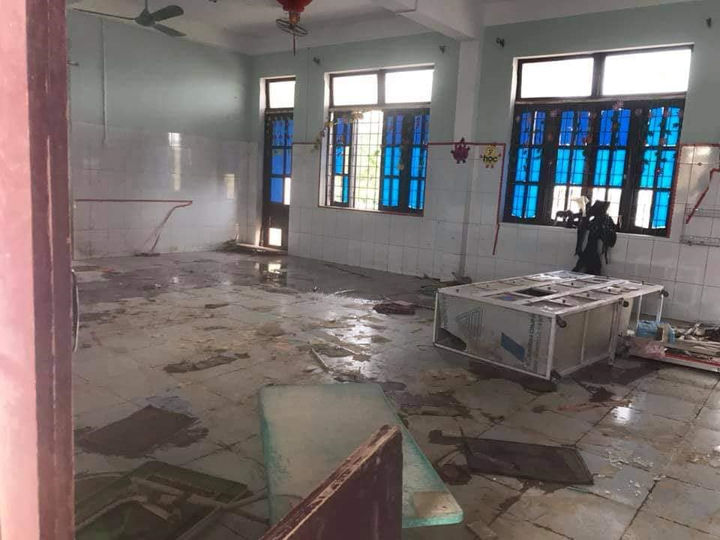 Trường lớp tan hoang sau lũ, giáo viên nỗ lực khắc phục sớm đón học sinh - 5