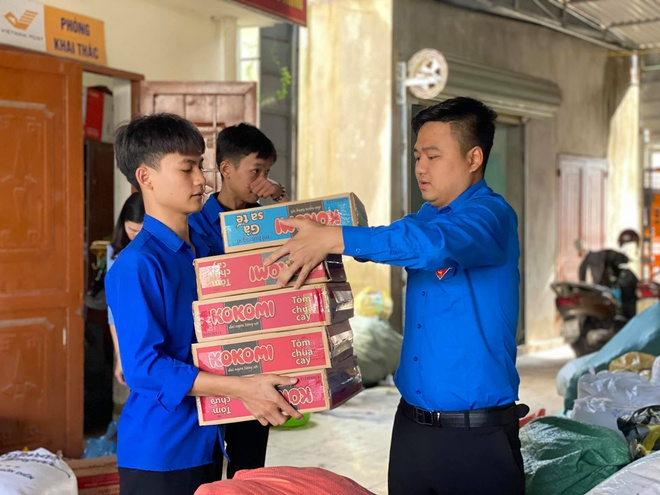 Học sinh, giáo viên cả nước đồng loạt ủng hộ cho trẻ em vùng lũ - 5
