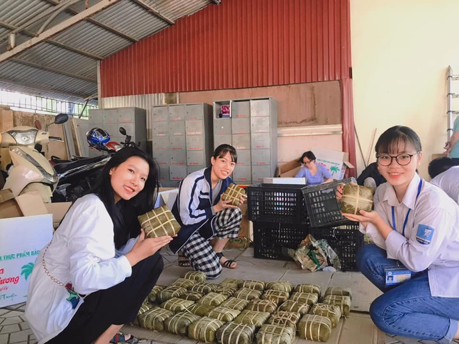 Học sinh, giáo viên cả nước đồng loạt ủng hộ cho trẻ em vùng lũ - 6