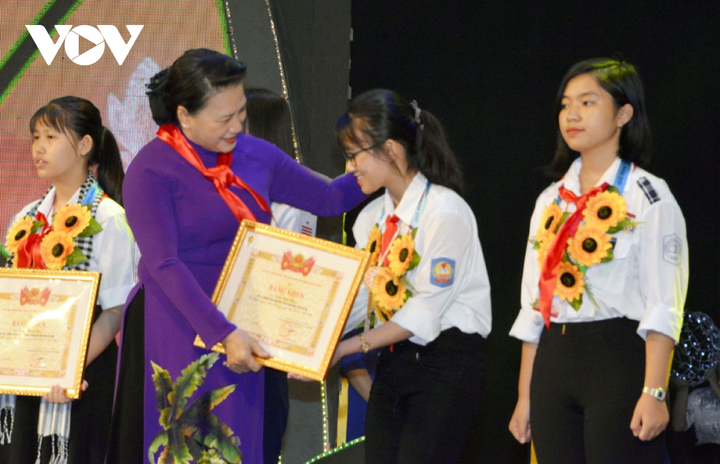 Chủ tịch Quốc hội dự lễ tuyên dương Cháu ngoan Bác Hồ toàn quốc - 2
