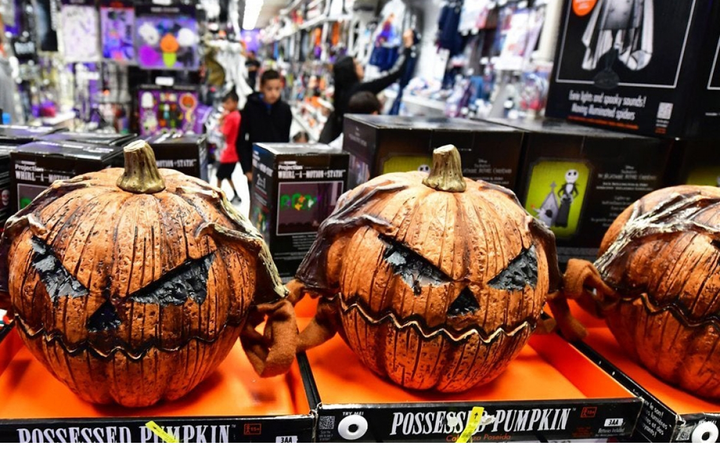 Thị trường đồ hóa trang Halloween 2020 sôi động bất chấp COVID -19 - 7