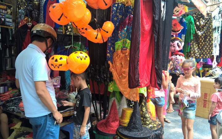 Thị trường đồ hóa trang Halloween 2020 sôi động bất chấp COVID -19 - 9