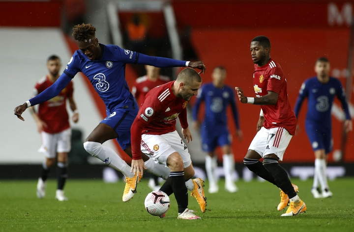 Kết quả Ngoại Hạng Anh: Cavani ra mắt, Man Utd chia điểm với Chelsea - 1