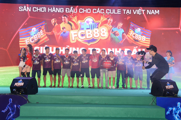 Siêu Hùng Tranh Đấu: Sôi động, cuồng nhiệt tới từng phút giây - 2