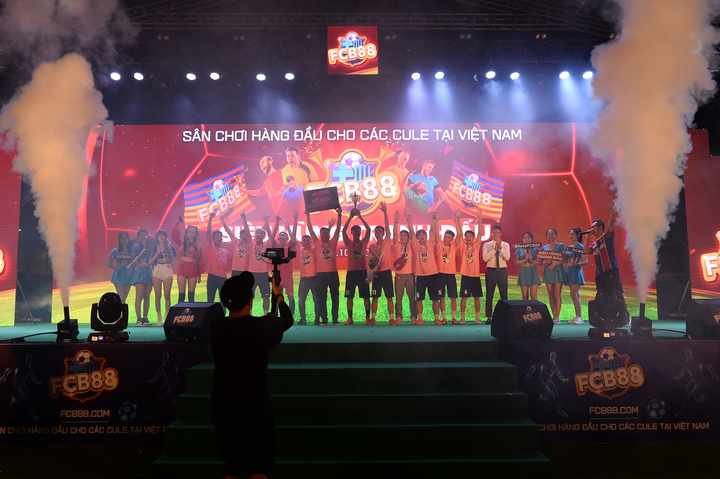 Siêu Hùng Tranh Đấu: Sôi động, cuồng nhiệt tới từng phút giây - 1