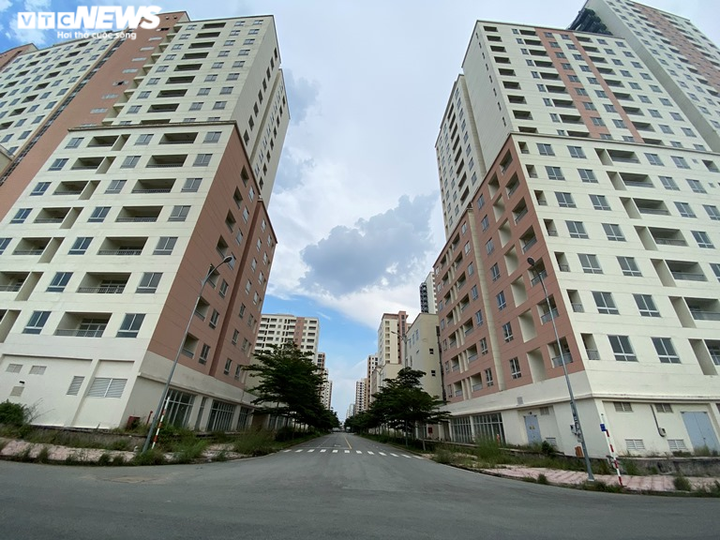 Vẻ hoang tàn tới lạnh người của những khu nhà tái định cư bỏ hoang ở TP.HCM - 9