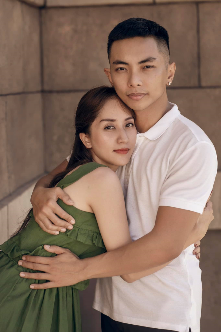 Tung bộ ảnh tuyệt đẹp, Khánh Thi nhắn Phan Hiển: 'Giữ tay em thật lâu' - 10