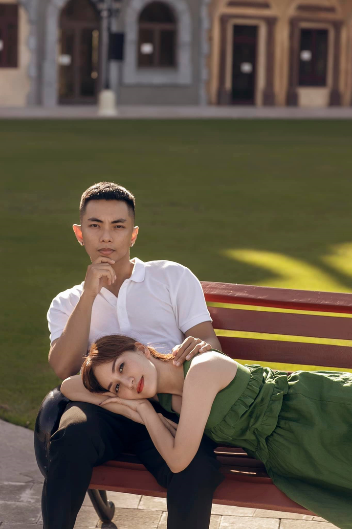 Tung bộ ảnh tuyệt đẹp, Khánh Thi nhắn Phan Hiển: 'Giữ tay em thật lâu' - 5